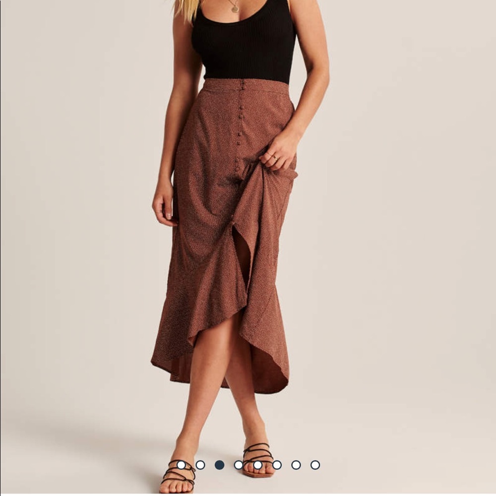 ✨NWT✨ A&F BUTTON-THROUGH RUFFLE MIDI SKIRT💕